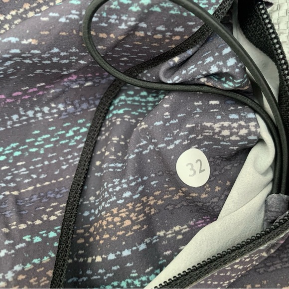 Lululemon Mens Board Shorts Size 32 - Picture 8 of 8